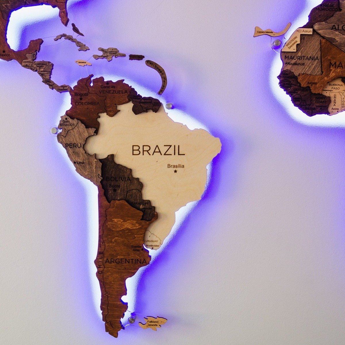 Mapa na zeď s LED podsvícením a dálkovým ovládáním přes apku