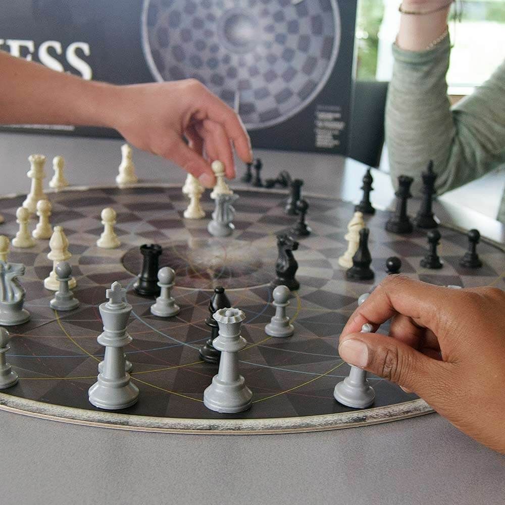 Šachovnice a figurky pro 3 hráče kulatá - kruhové šachy o průměru 55 cm pro 3 hráče