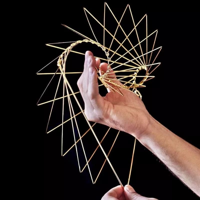 Hlavolam z kovu spinner kinetický – hlavolam Square Wave kovová dekorace
