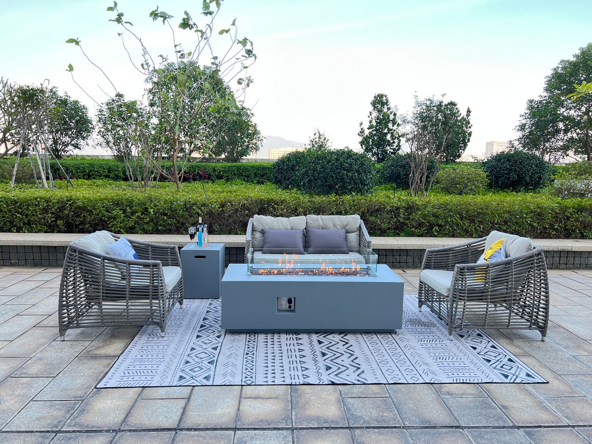 outdoor luxusne betonove ohniska terasa