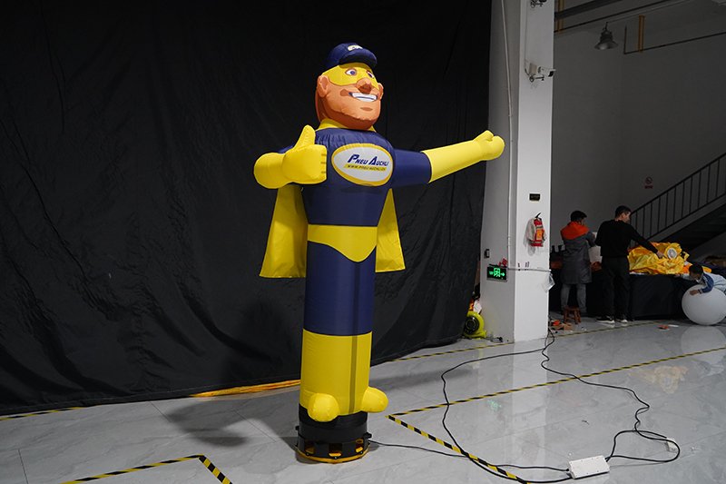Nafukovacia reklama (panák či fugurína s mávajúcou rukou) výška 3m s LED - Super Hero