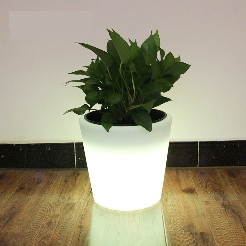 Svietiaci kvetinac farebný plastovy LED 8 RGB režimov vodeodolný s IP44 - rozmery 27x27x28 cm