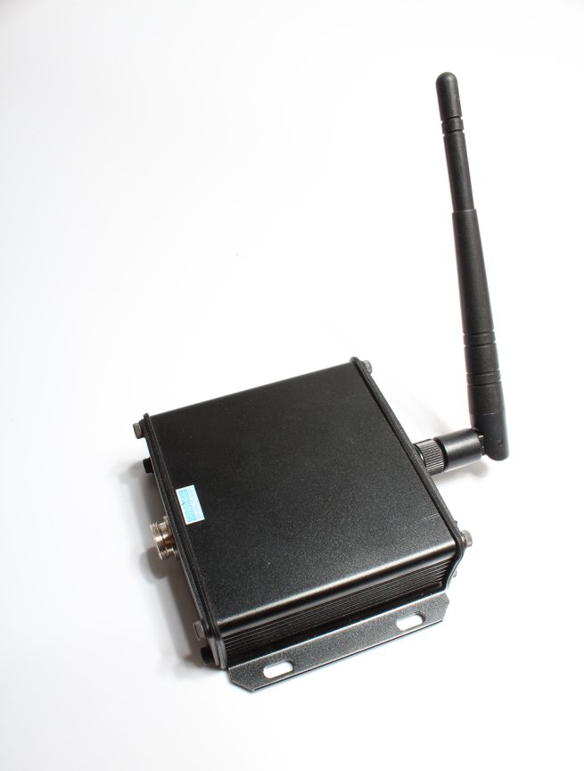 WiFi vysielač a prijímač s dosahom do 100 m pre cúvacie kamery a monitory so 4-pinovým konektorom