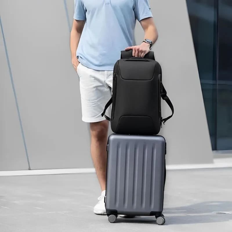 Batoh nepromokavý pánský – batoh s USB portem a PIN zámkem moderní