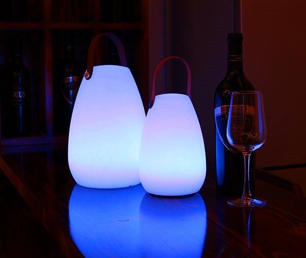 Prenosné LED svetlo s rúčkou do záhrady / terasu s výberom 8 farieb + vodeodolné IP44 krytie