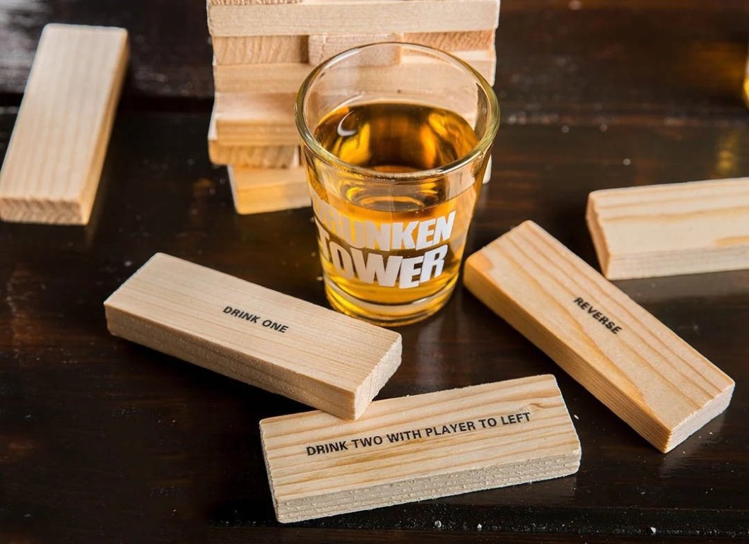 Věž Jenga dřevěná - společenská hra se 4 skleničkami na shoty pro 2-4 hráče