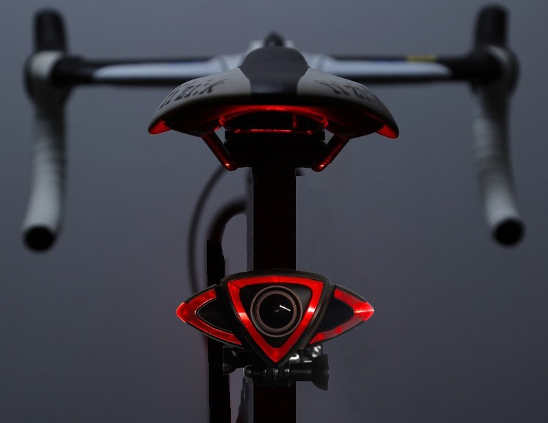 Zadná kamera na bicykel FULL HD + WiFi priamy prenos do smartfónu (iOS / Android) + LED signalizácia