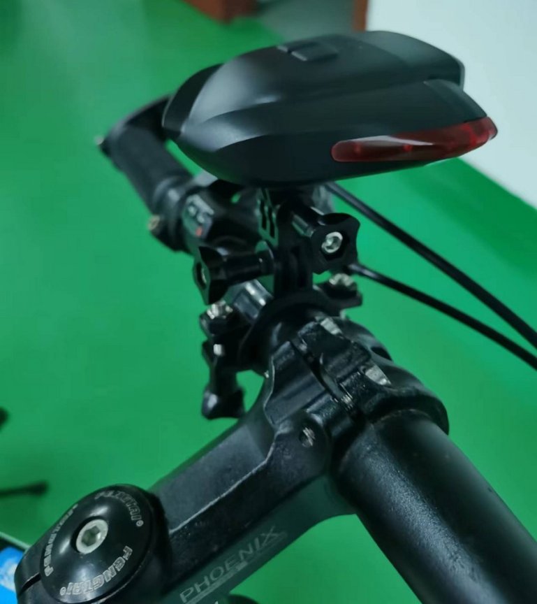 Zadná kamera na bicykel FULL HD + WiFi priamy prenos do smartfónu (iOS / Android) + LED signalizácia