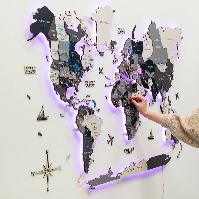 Dřevěná 3D LED mapa světa 200×120 cm (šedá) – dřevěná dekorace s ovládáním