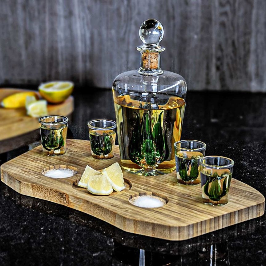 Souprava na tequilu – karafa 840 ml + 4 sklenice + dřevěný tác ruční výroba