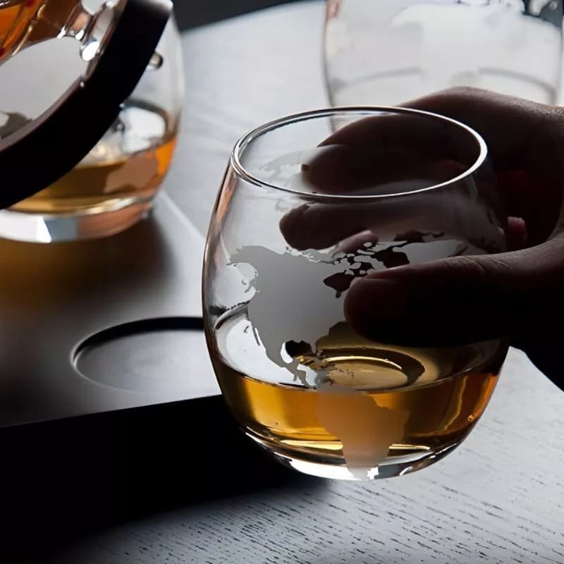 Karafa Glóbus na whisky na stojane – súprava 4 poháre + 9 kameňov