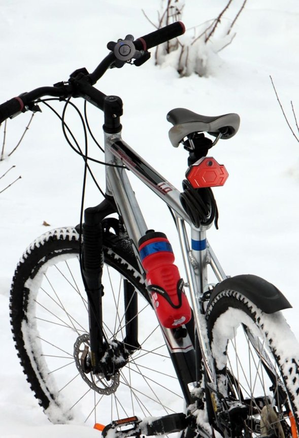 Multifunkčné zadné svetlo na bicykel + FULL HD kamera a funkcia smeroviek