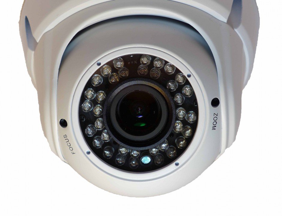 Komplet kamer 4x 720P kamera z 30 m IR in hibridnim DVR + 1TB HDD
