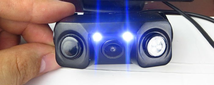 Telecamera per la retromarcia 3v1 - con sensori di parcheggio e 2xLED