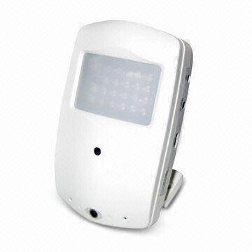 Шпионска камера с IR LED - постоянен запис + засичане на движение