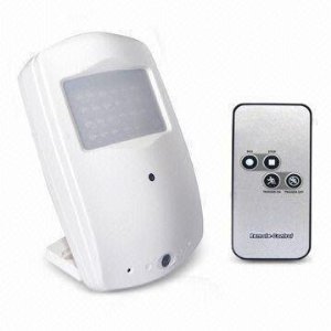 Шпионска камера с IR LED - постоянен запис + засичане на движение