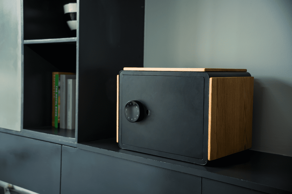 Elektronický smart trezor – inteligentný Safe Box s alarmom + ovládanie cez Bluetooth aplikáciu v mobile