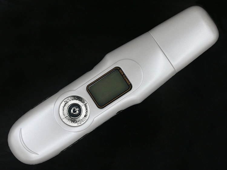 Ultrazvukový exfoliátor s EMS a iónovou terapiou - LCD displej