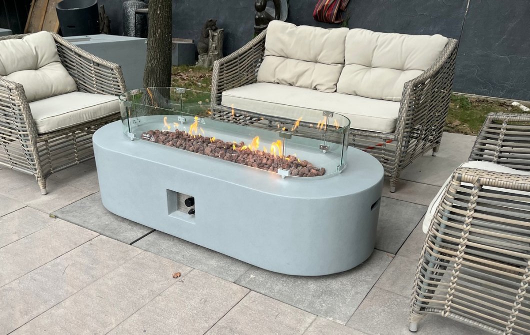 Betonový stolní krb na terasu a do zahrady - plynové topeniště SOLINO 158x70 cm šedý