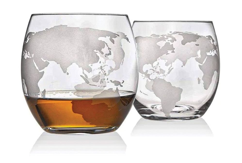 Karafa Globus na whisky – dárkový set se 2 skleničkami a 9 kameny