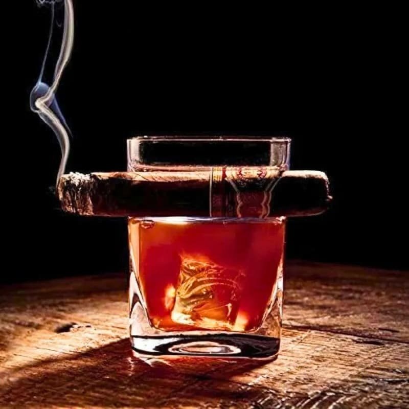 Pohár na whisky s cigaretovým držiakom – sklenený pohár 260 ml