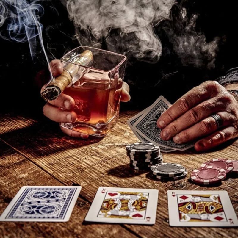 Pohár na whisky s cigaretovým držiakom – sklenený pohár 260 ml