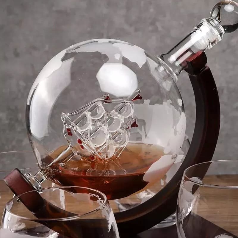 Karafa Glóbus na whisky na stojane – súprava 4 poháre + 9 kameňov