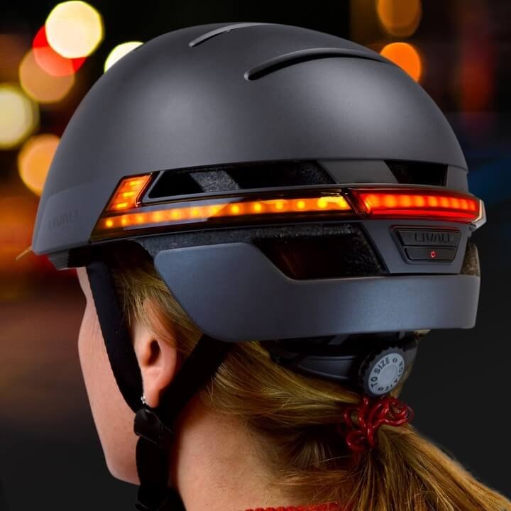 Smart cyklistická přilba na kolo – s Bluetooth a LED signalizací + reproduktory, SOS funkce