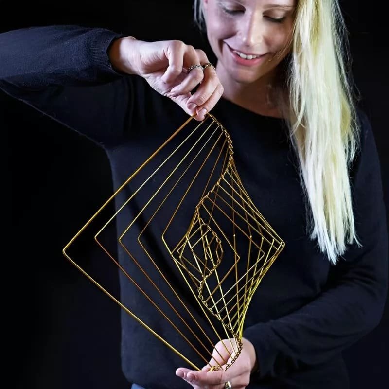 Hlavolam z kovu spinner kinetický – hlavolam Square Wave kovová dekorace