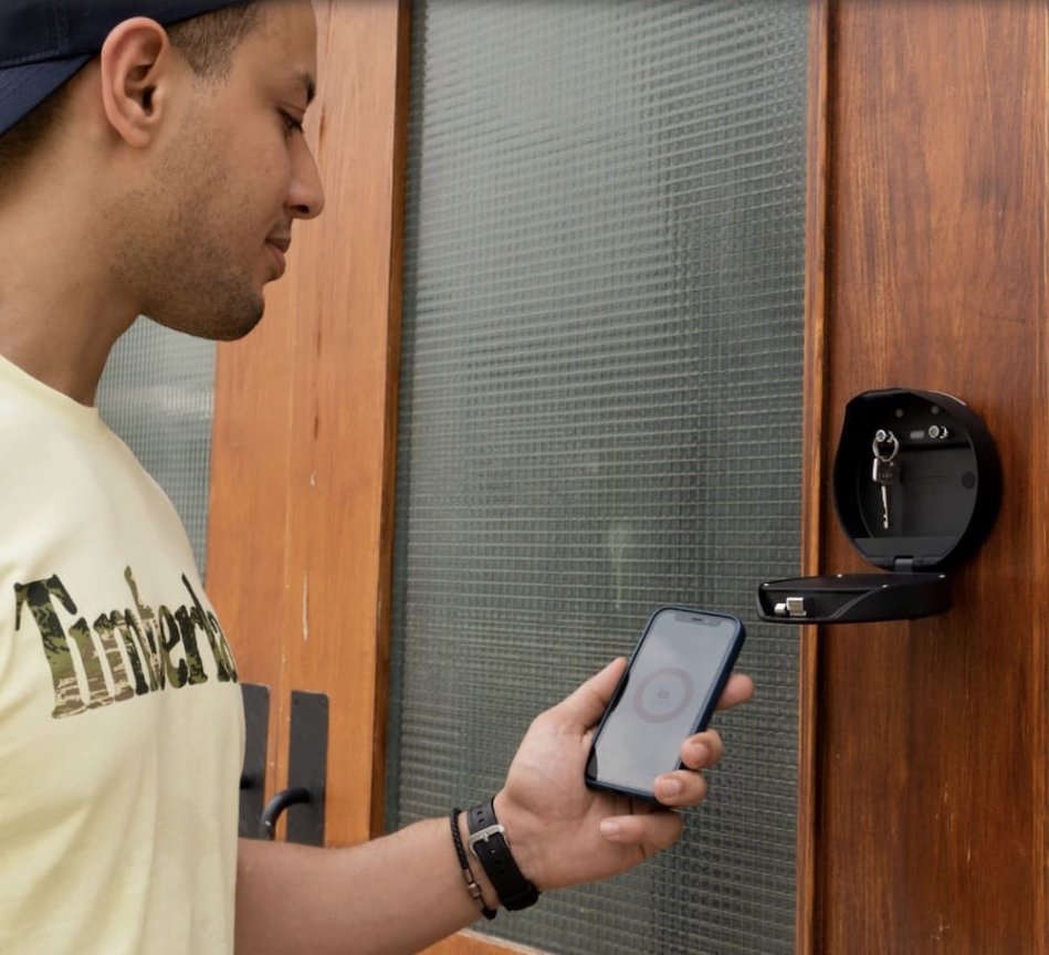 Inteligentný zámok – bezpečnostná zámka na kľúče s PIN kódom a ovládaním cez Bluetooth + smartfón aplikácia