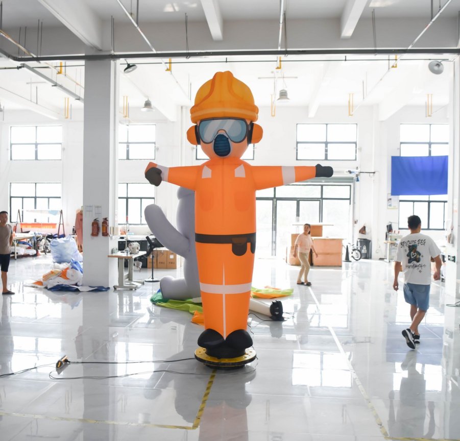 Vonkajšia reklama - Nafukovací panák s mávajúcou rukou - výška 3m - Robotník