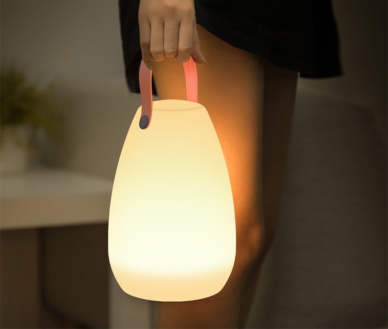 Prenosné LED svetlo s rúčkou do záhrady / terasu s výberom 8 farieb + vodeodolné IP44 krytie