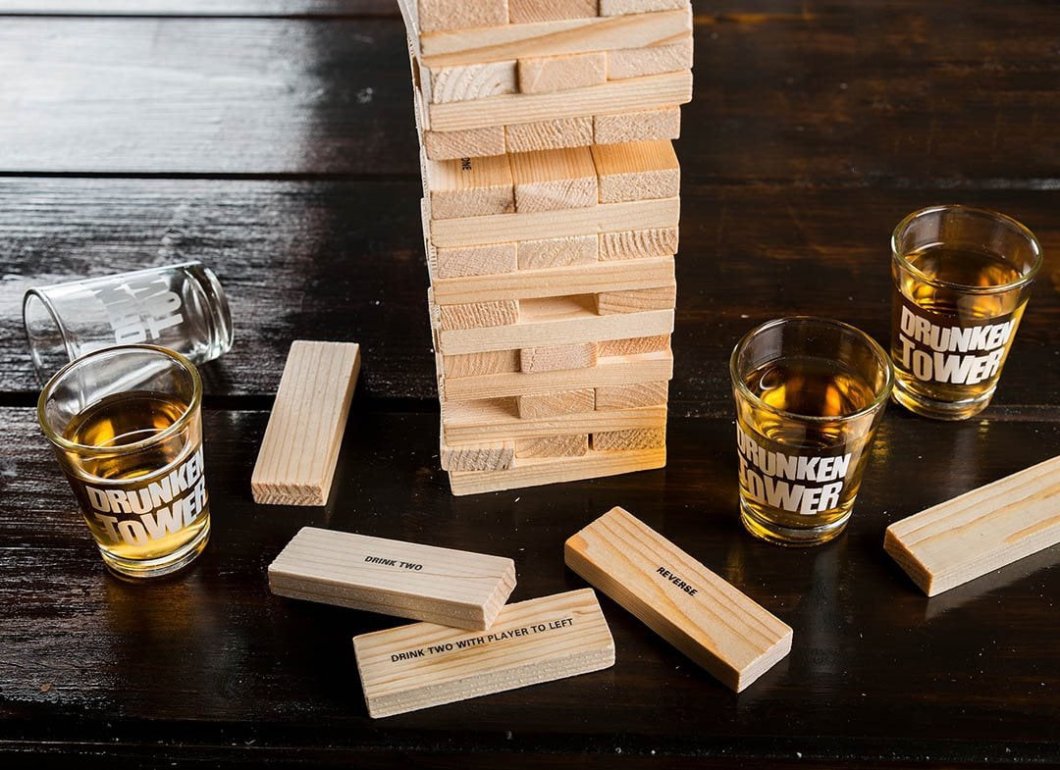 Věž Jenga dřevěná - společenská hra se 4 skleničkami na shoty pro 2-4 hráče
