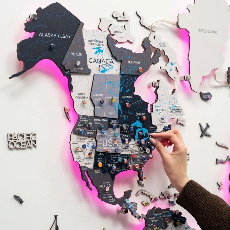 Dřevěná 3D LED mapa světa 200×120 cm (šedá) – dřevěná dekorace s ovládáním
