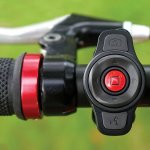 Smart cyklistická přilba na kolo – s Bluetooth a LED signalizací + reproduktory, SOS funkce