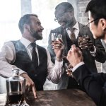 Set na whisky dárkový – karafa se 2 skleničkami + 9 ledových kamenů + doplňky