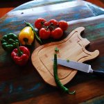 Krájecí deska dřevěná – deska kuchyňská krájecí ve tvaru kytary