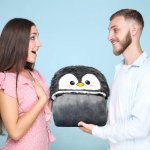 Deka k telce Tučňák s rukávy – přikrývka fleecová hřejivá 150 x 120 cm šedá