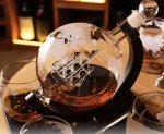 Karafa Glóbus na whisky na stojane – súprava 4 poháre + 9 kameňov