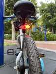 Zadné bezdrôtové svetlo na bicykel so smerovkami + 32 LED + zvukový efekt 120 dB