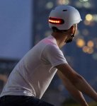 Inteligentná cyklistická prilba – brzdové svetlo + automatické LED osvetlenie