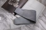 Vyhrievaný pás na kríže a chrbát – elektrický termo pás 100 % semiš + ohrev do 50 °C + USB napájanie