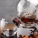 Karafa Glóbus na whisky na stojane – súprava 4 poháre + 9 kameňov