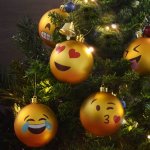 Ozdoby vánoční koule Emoji – sada 6 emotikonů na stromeček
