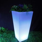 LED kvetináč svietiaci vonkajší RGB zmena farieb s IP44 - rozmery 30x30x50 cm