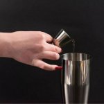 Koktejlový set s bambusovým stojanem – shaker + sada 11 doplňků dárková