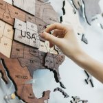 3D dřevěná mapa světa 150x90cm - nástěnný obraz s LED podsvícením