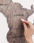 Dřevěná 3D mapa světa na zeď 300×175 cm – dřevěný obraz nástěnný (tmavý ořech)