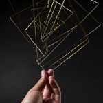 Hlavolam z kovu spinner kinetický – hlavolam Square Wave kovová dekorace