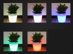Svietiaci kvetinac farebný plastovy LED 8 RGB režimov vodeodolný s IP44 - rozmery 27x27x28 cm